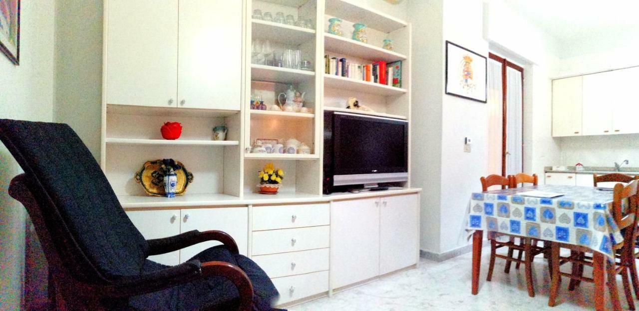 Residenza Carlo Di Borbone Apartment Caserta Luaran gambar